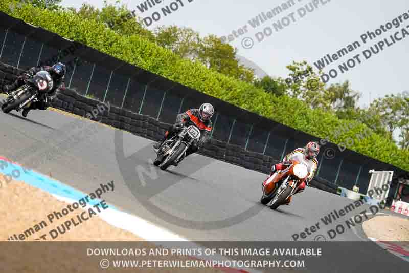 Vintage motorcycle club;eventdigitalimages;mallory park;mallory park trackday photographs;no limits trackdays;peter wileman photography;trackday digital images;trackday photos;vmcc festival 1000 bikes photographs